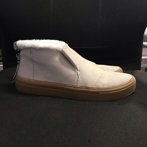 TOMS Women’s Paxton water-resistant slip-ons